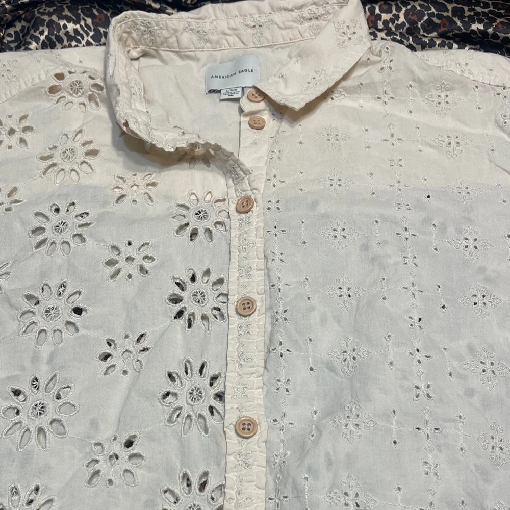 American Eagle Button Down Cream Floral Shirt - Picture 9 of 11